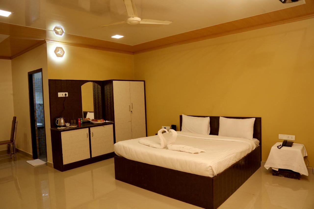 Royal Nature Resort Pollachi Exterior photo